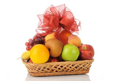 RawJoy Fresh Fruit Basket Gift, Assorted Seasonal Fruit, Anniversary Present or Housewarming Gift, Medium